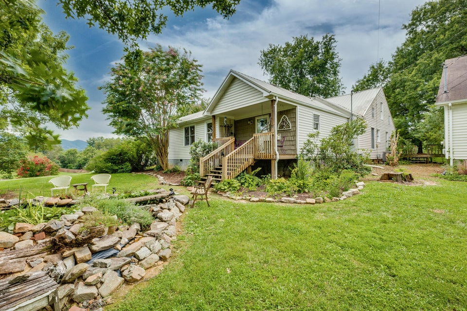 Photo #3: 669 & 671 Summit Drive