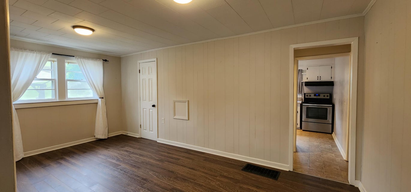 Photo #10: 205 Morelock Street