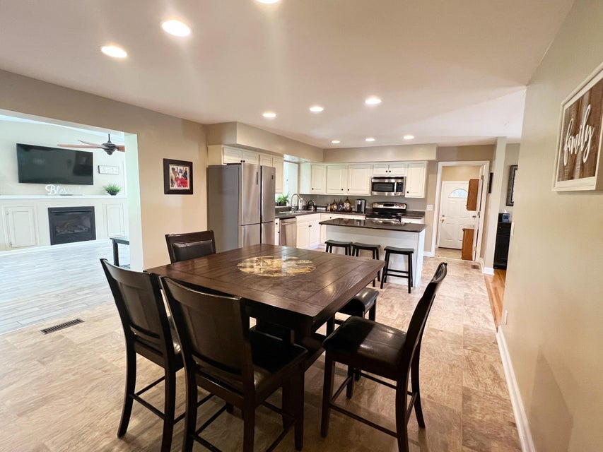 Photo #17: 737 Sir Echo Drive