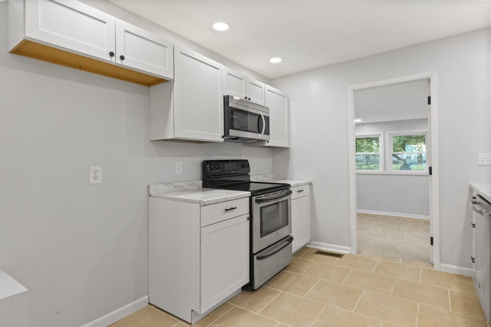 Photo #8: 2529 Louise Street