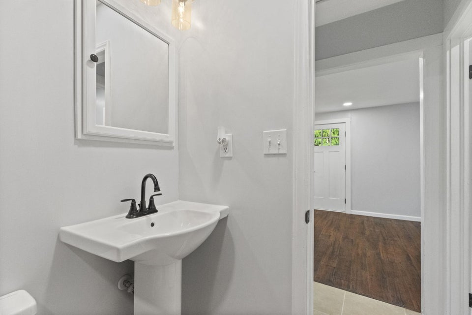 Photo #12: 2529 Louise Street