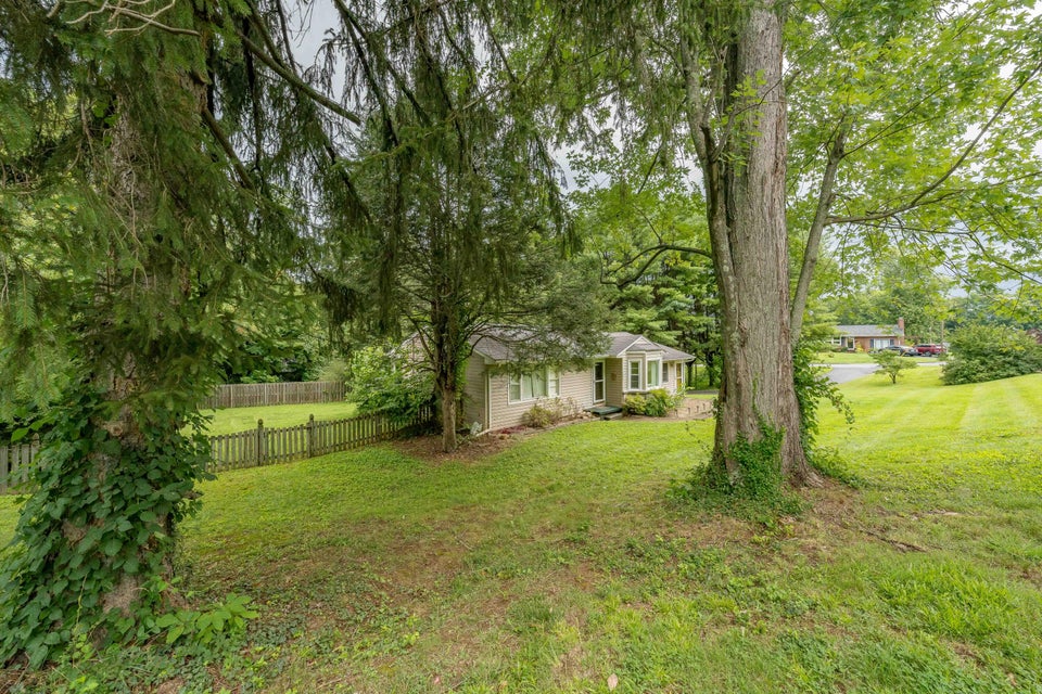 Photo #28: 1207 Woodmont Drive