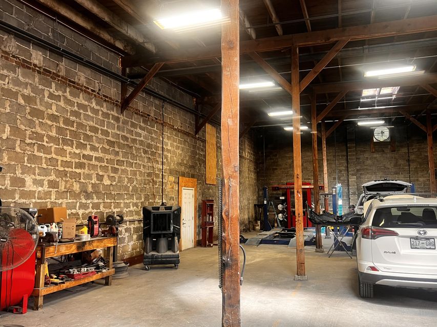 Photo #31: 402 Depot Street