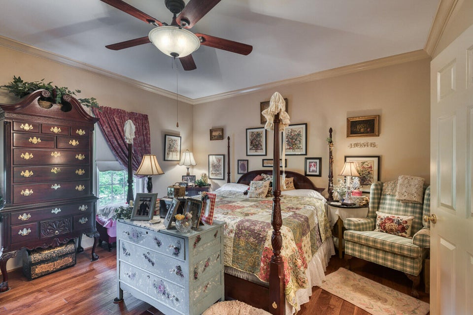 Photo #40: 585 Meadowbrook Road