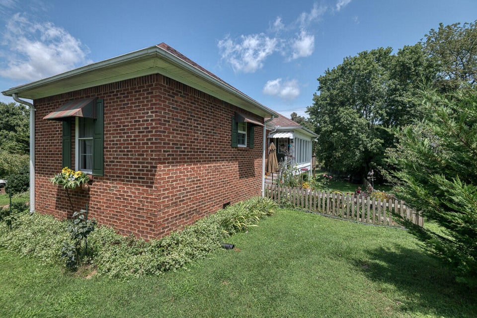Photo #5: 585 Meadowbrook Road