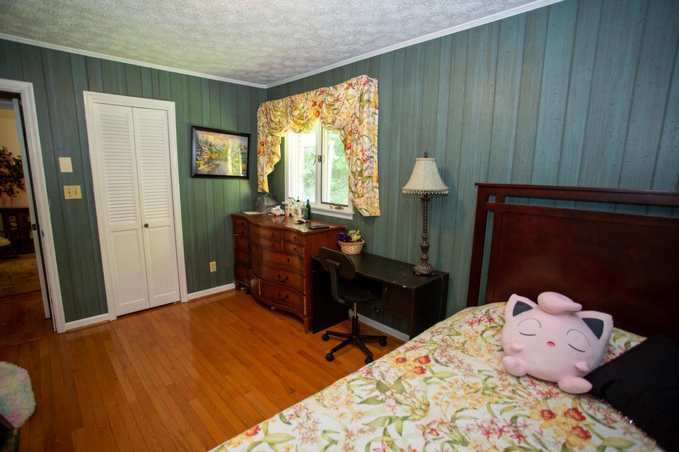 Photo #17: 912 University Street