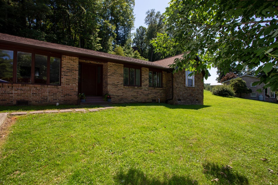 Photo #3: 912 University Street