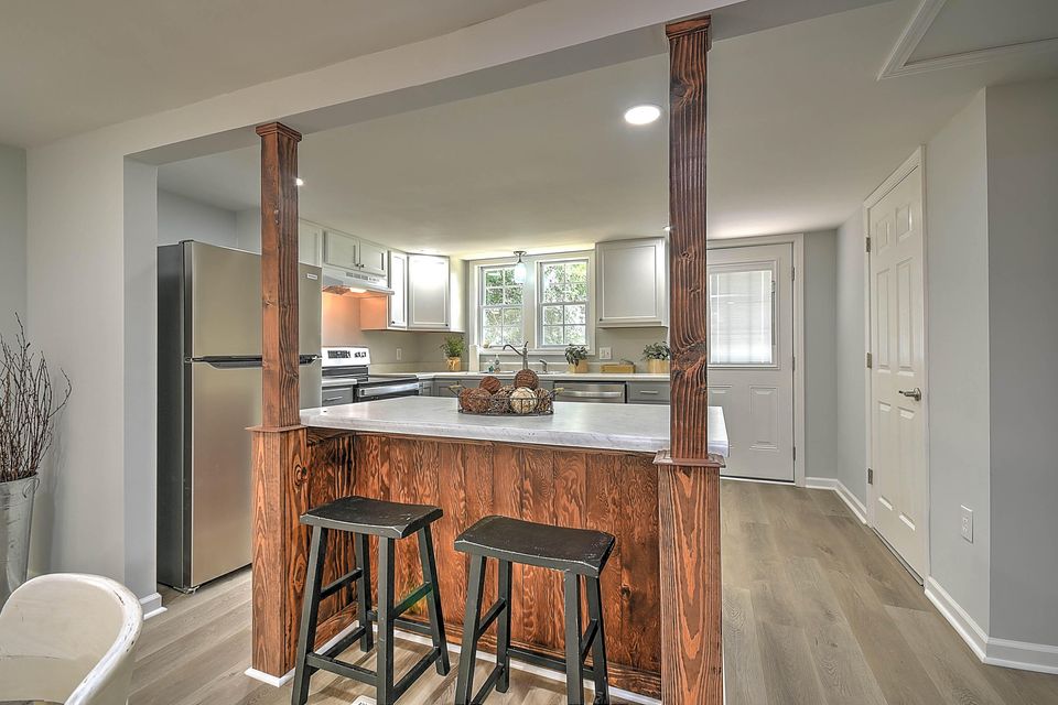 Photo #10: 924 Maple Street