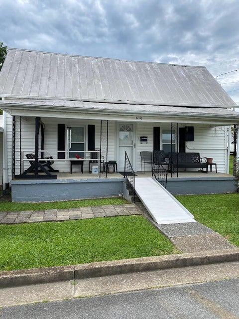 Photo #2: 610 East Pine Street Street