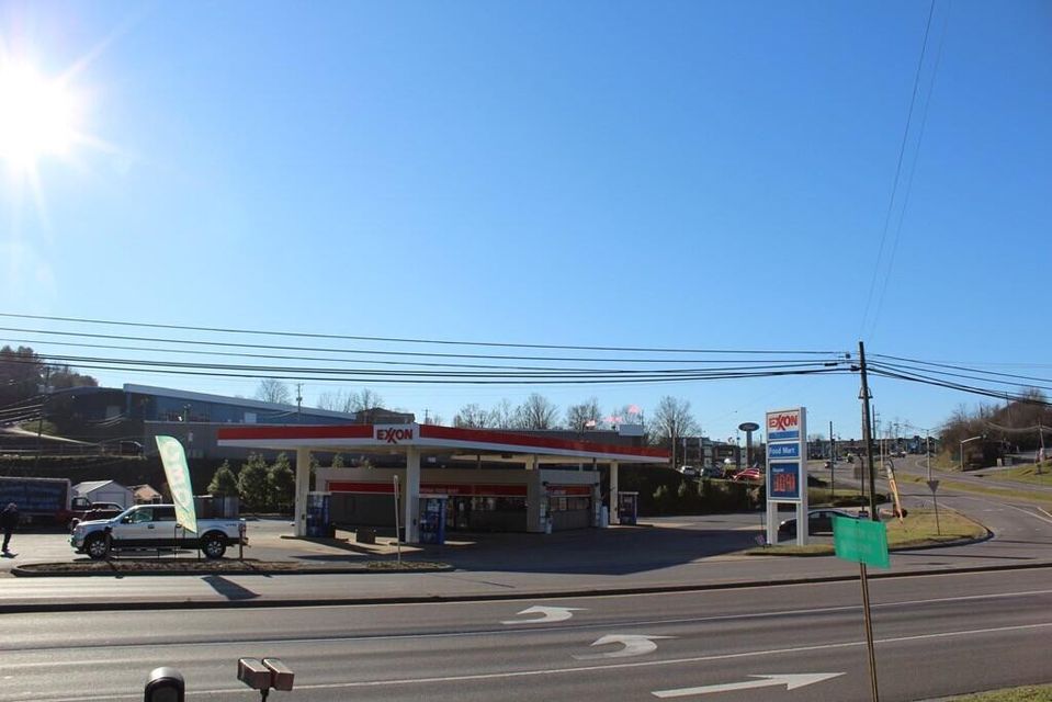 Photo #9: 1034/1024 Main Street