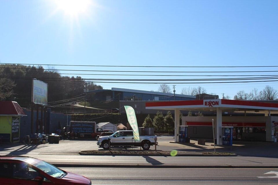 Photo #10: 1034/1024 Main Street