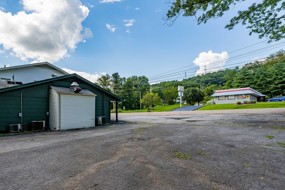 Photo #7: 5121 Memorial Blvd Boulevard