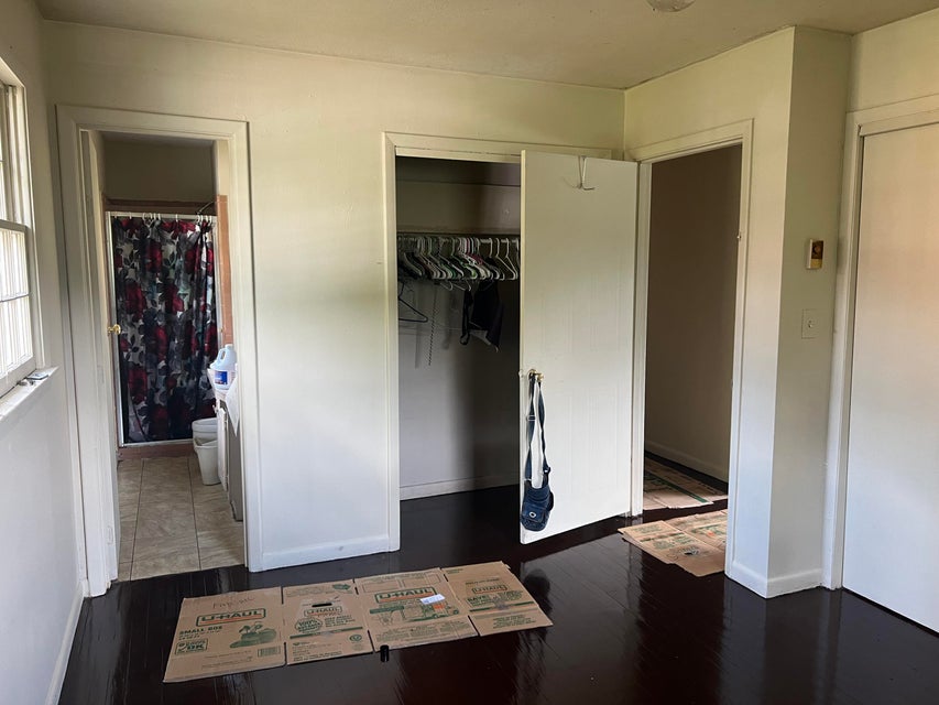 Photo #10: 953 Chadwick Drive