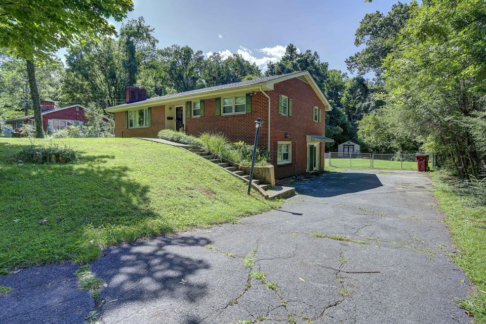 Photo #4: 708 Woodhaven Drive