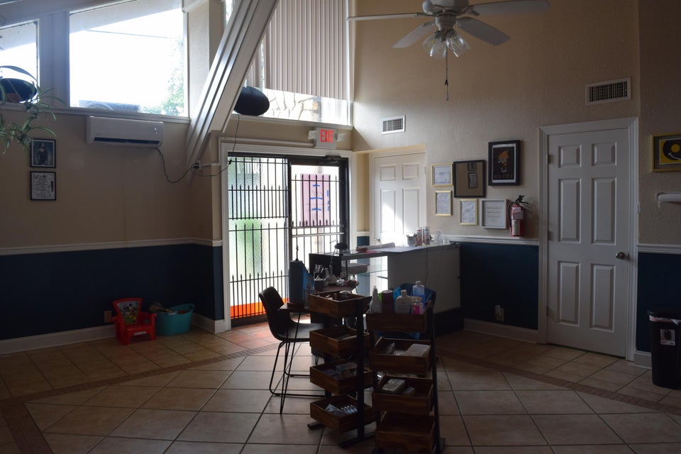 Photo #2: 1001 Roan Street