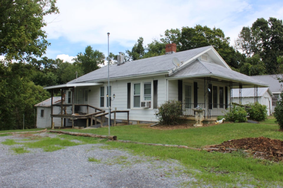 Photo #4: 3510 W. Walnut Street
