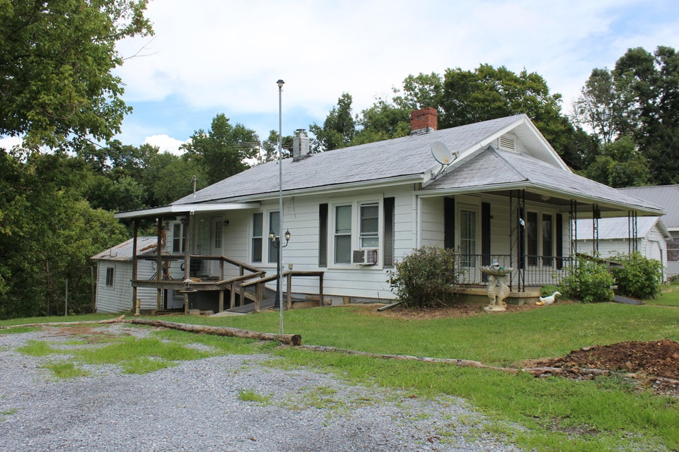 Photo #5: 3510 W. Walnut Street