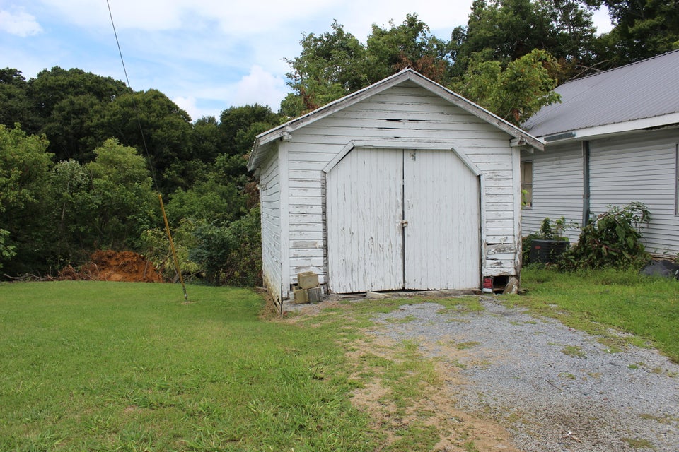 Photo #9: 3510 W. Walnut Street