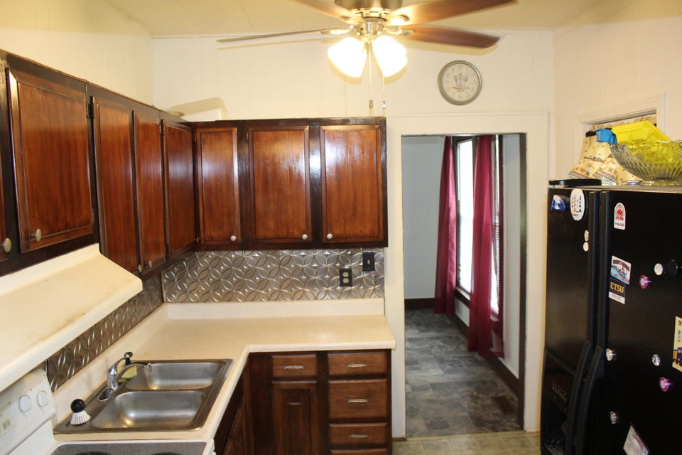 Photo #21: 3510 W. Walnut Street