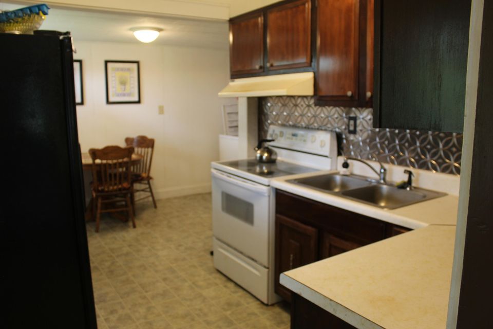 Photo #23: 3510 W. Walnut Street