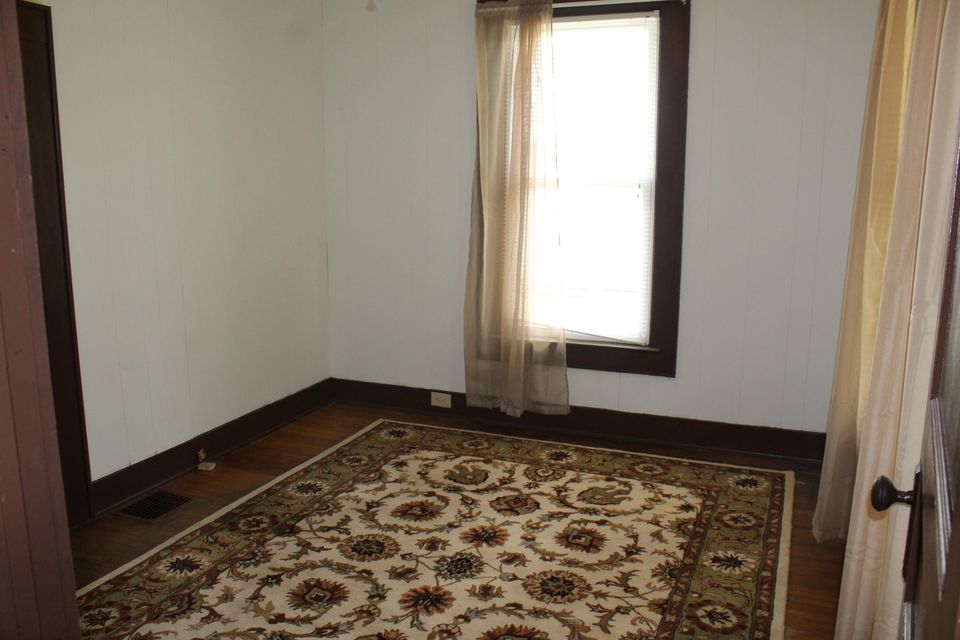 Photo #31: 3510 W. Walnut Street