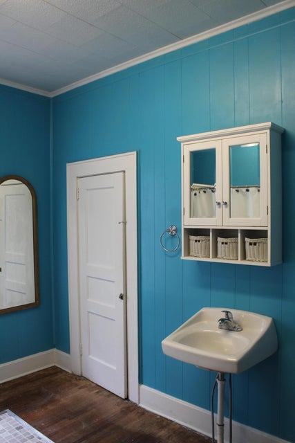 Photo #38: 3510 W. Walnut Street
