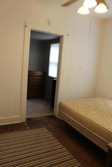 Photo #40: 3510 W. Walnut Street
