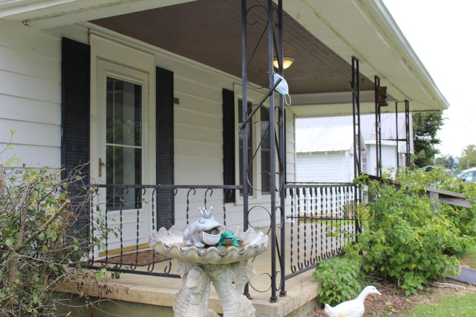 Photo #46: 3510 W. Walnut Street
