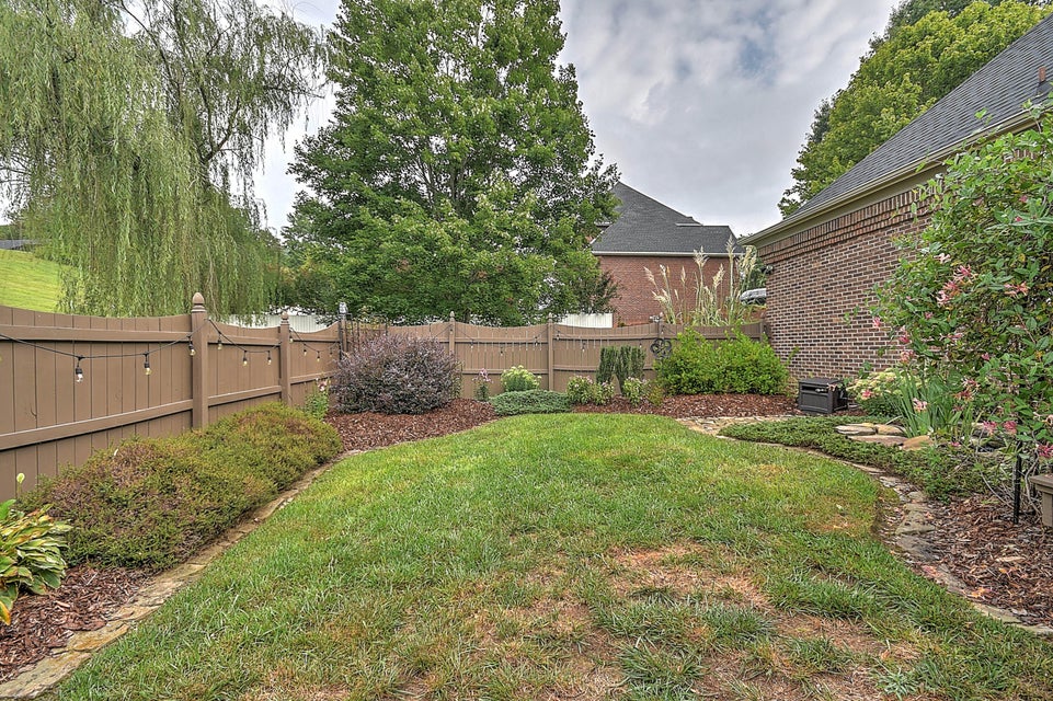 Photo #42: 1033 Kensington Lane