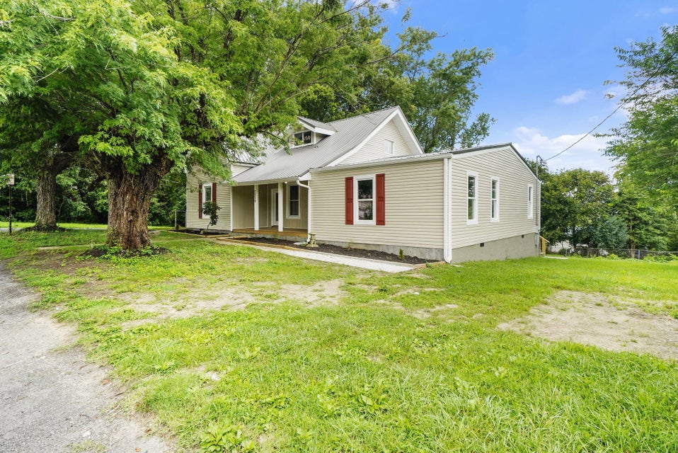 Photo #32: 2229 Anderson Street Street