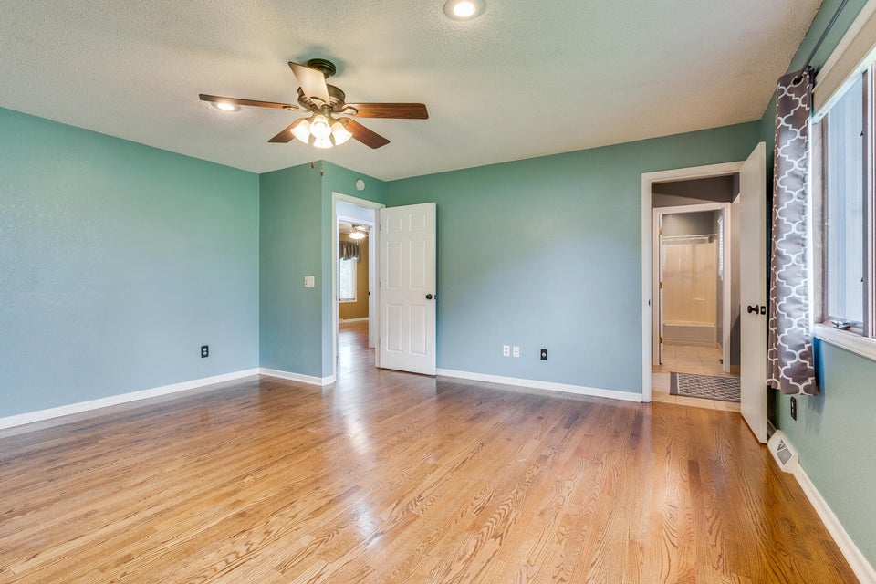 Photo #22: 424 Coralwood Drive