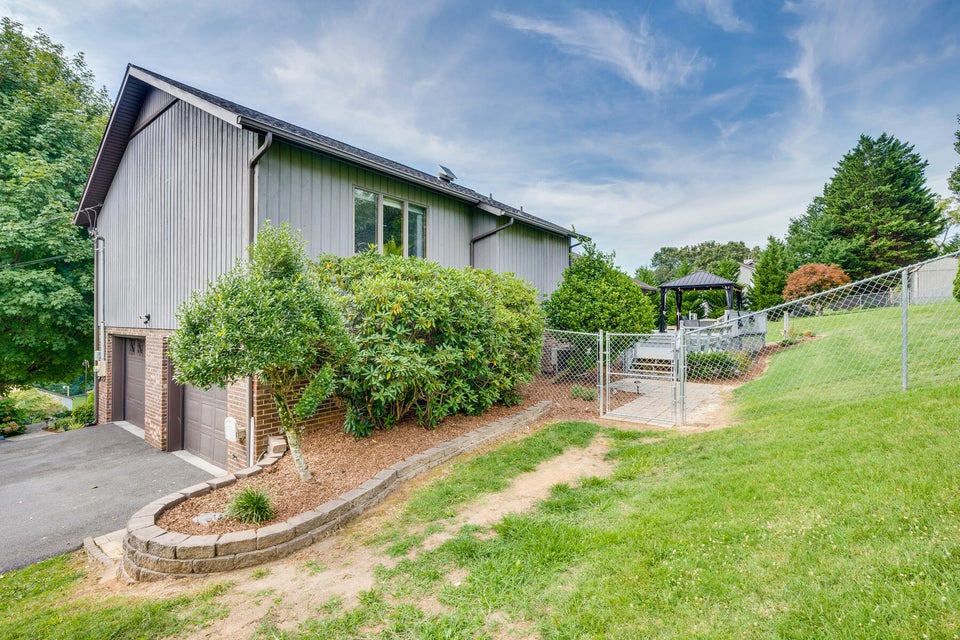 Photo #32: 424 Coralwood Drive