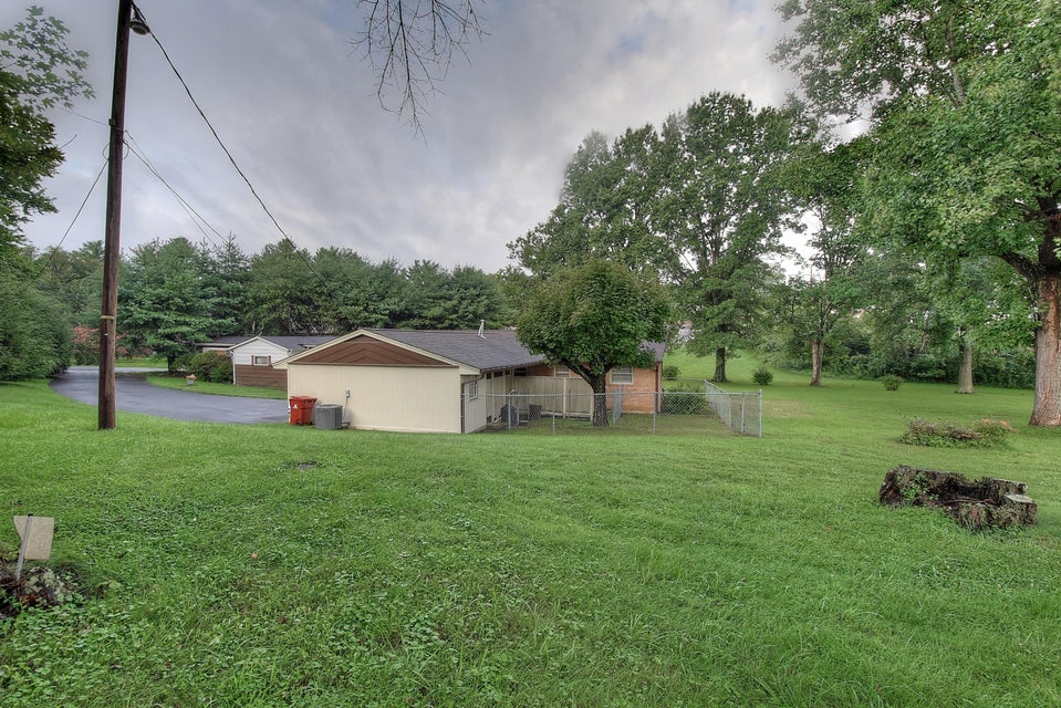 Photo #39: 1501 Cherokee Road