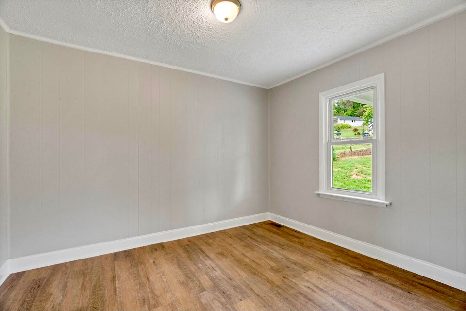 Photo #13: 1380 Ridgecrest Avenue