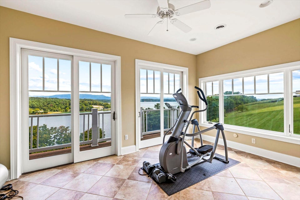 Photo #31: 1032 Hillview Drive