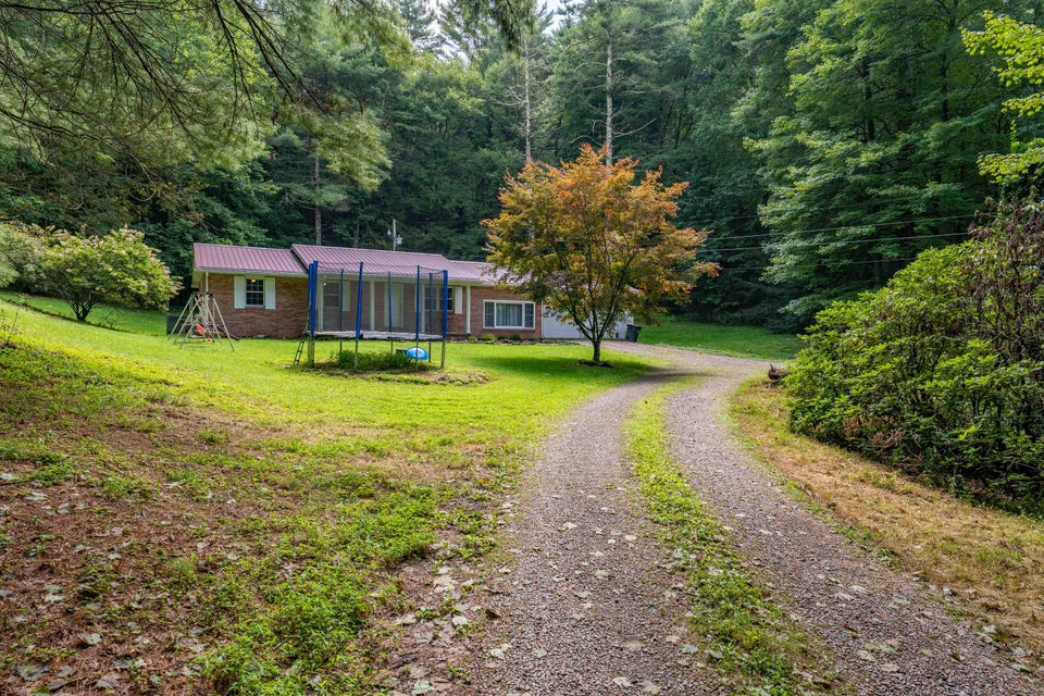 Photo #18: 903 Harbin Hill Road