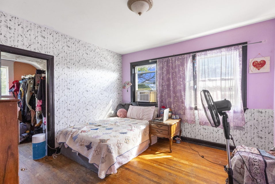 Photo #12: 1091 Mary Street