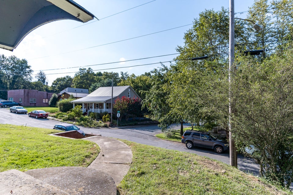 Photo #10: 617 Franklin Street