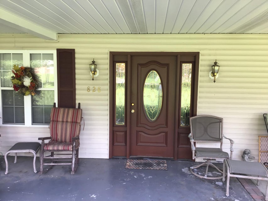 Photo #6: 828 Laurel Avenue