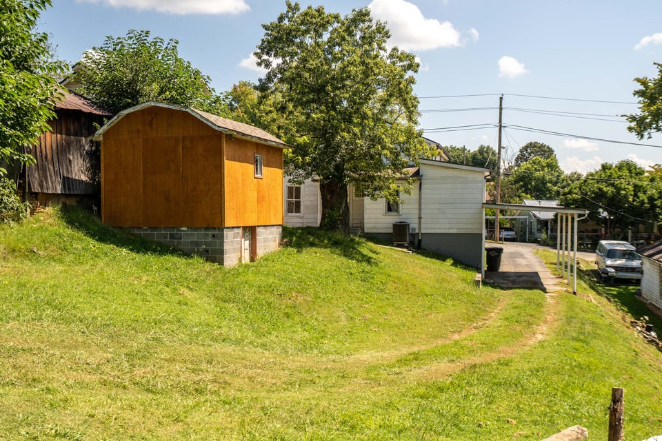 Photo #4: 1220 Fairview Avenue