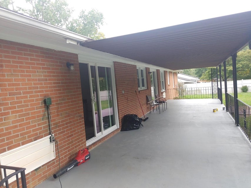 Photo #4: 1704 Lakeview Drive