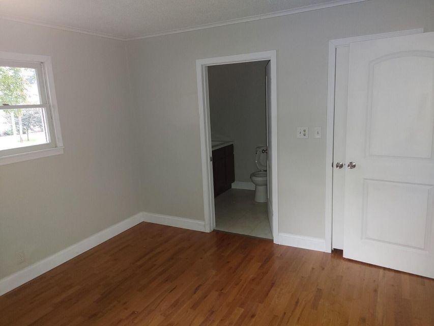 Photo #10: 1704 Lakeview Drive