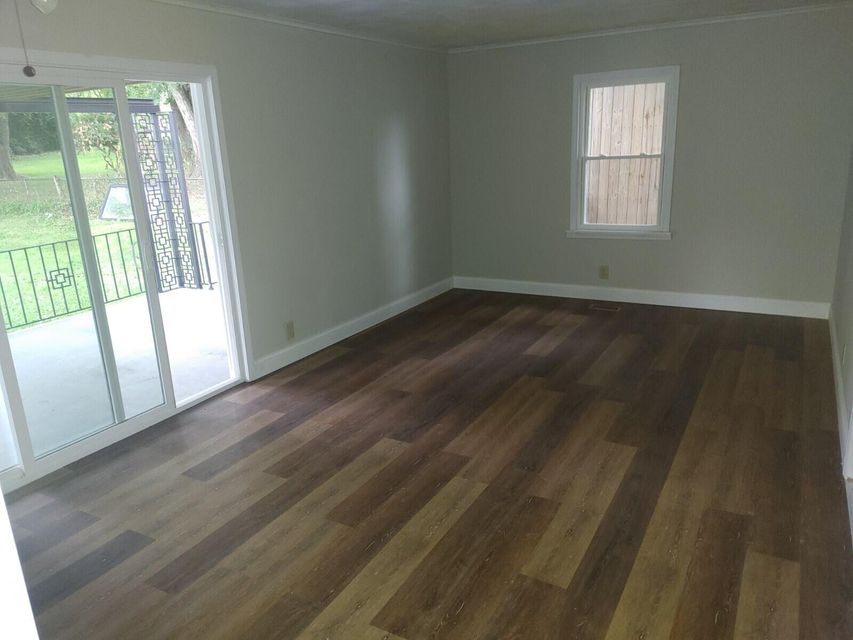 Photo #11: 1704 Lakeview Drive