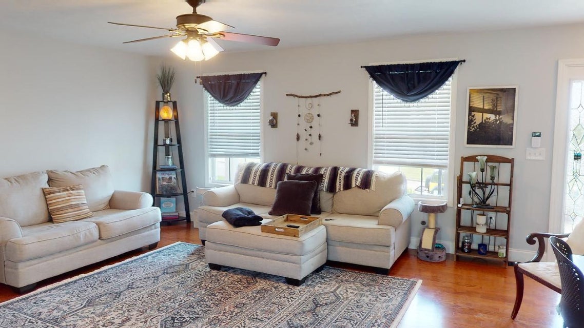 Photo #3: 934 Parkside Avenue