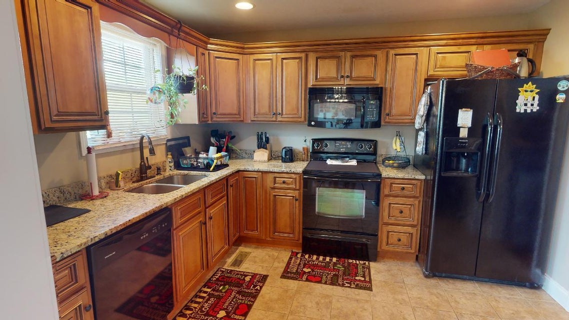 Photo #6: 934 Parkside Avenue