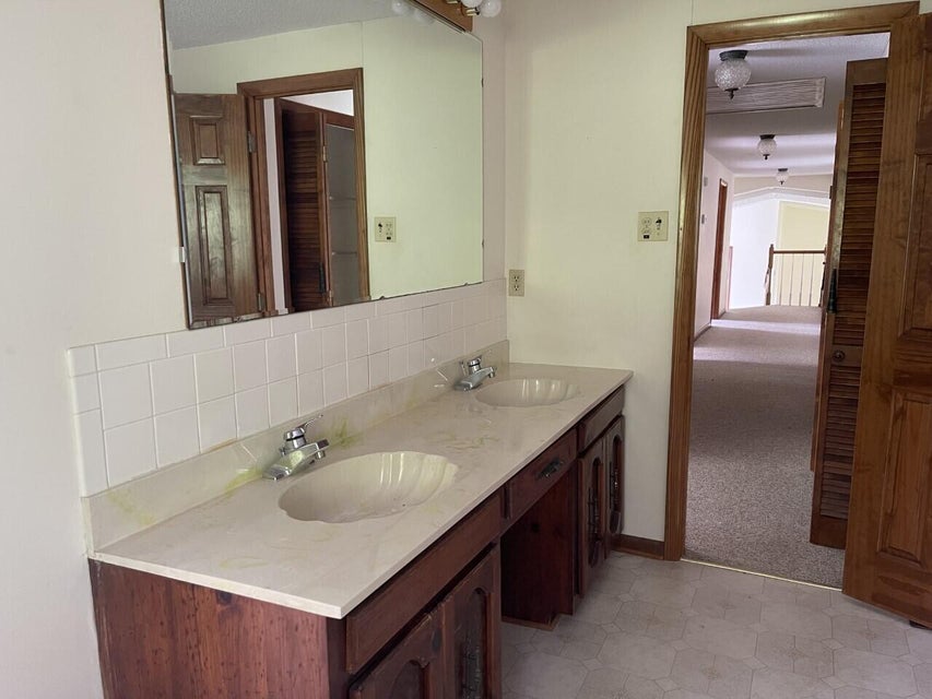 Photo #52: 1315 Oakwood Circle