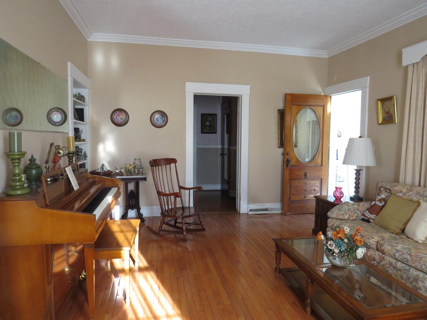 Photo #16: 711 Front Street