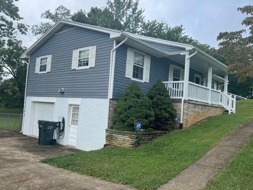 Photo #3: 120 Hopeville Avenue