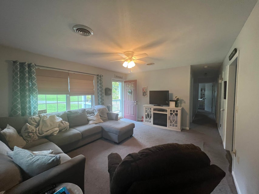 Photo #10: 120 Hopeville Avenue