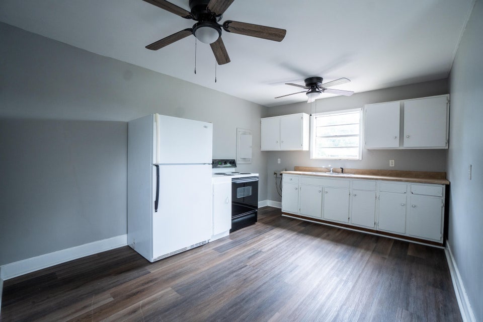Photo #5: 812 Sherwood Drive